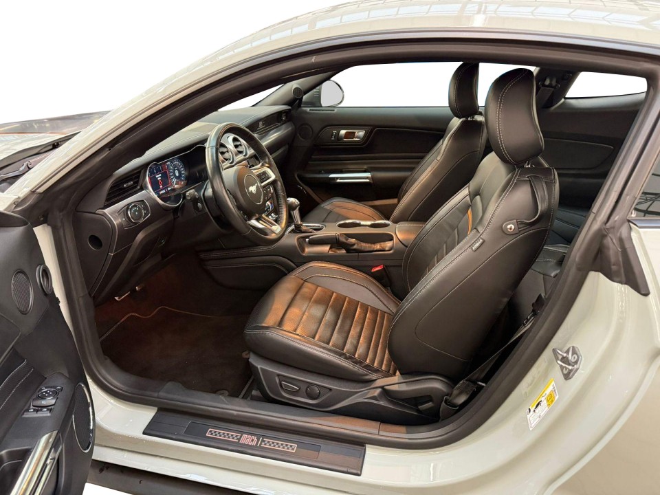 Ford Mustang - foto 7