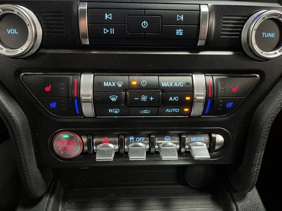 Ford Mustang GT - foto 12