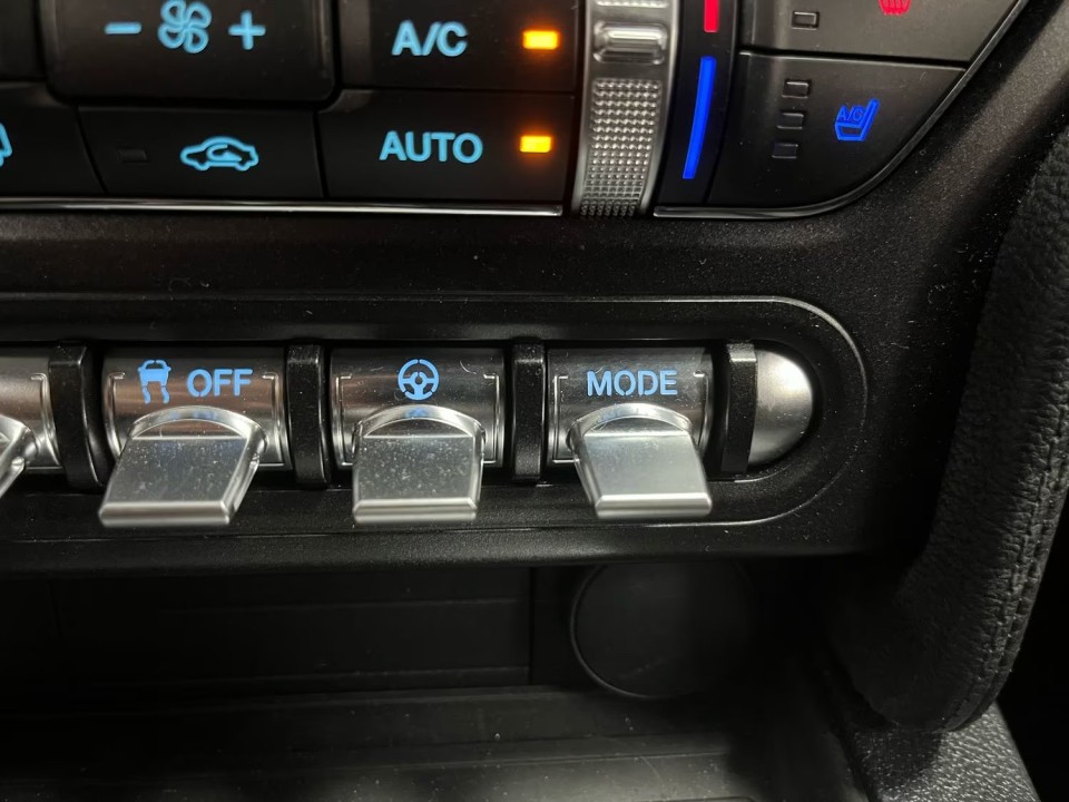 Ford Mustang GT - foto 13