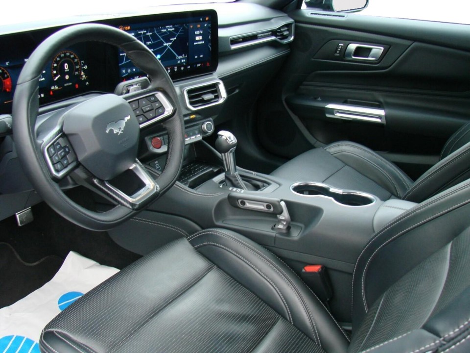 Ford Mustang GT - foto 9