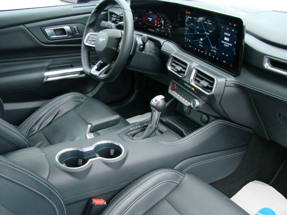 Ford Mustang GT - foto 13