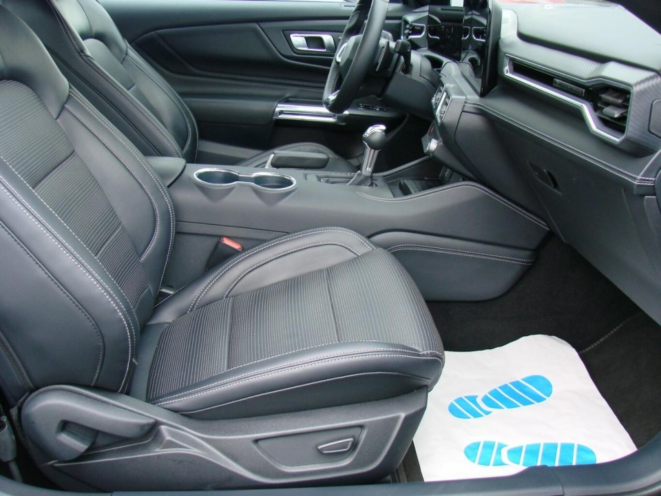 Ford Mustang GT - foto 12