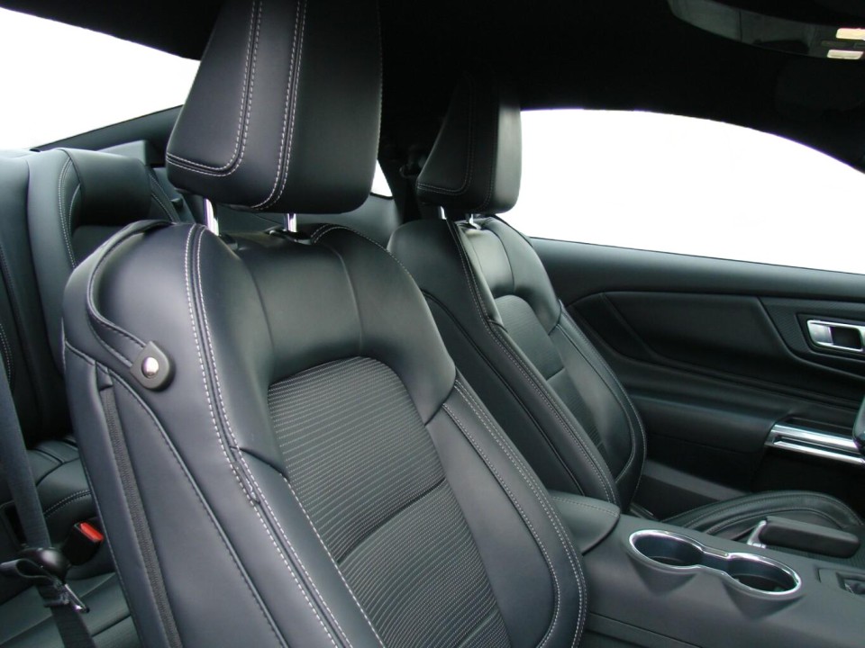 Ford Mustang GT - foto 11