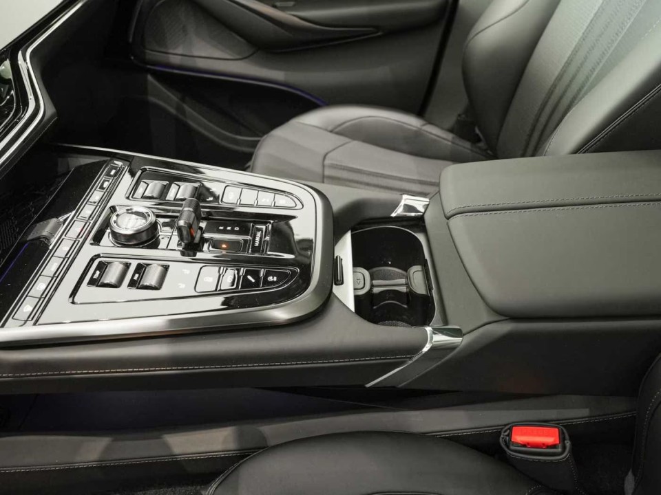 Aston Martin DBX - foto 19