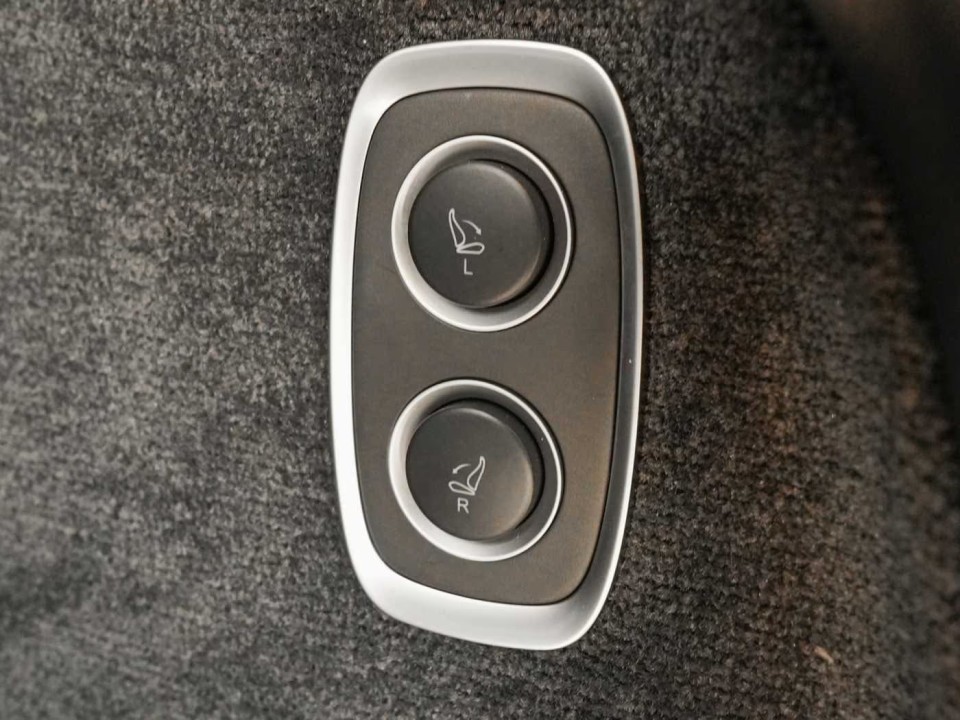 Aston Martin DBX - foto 27