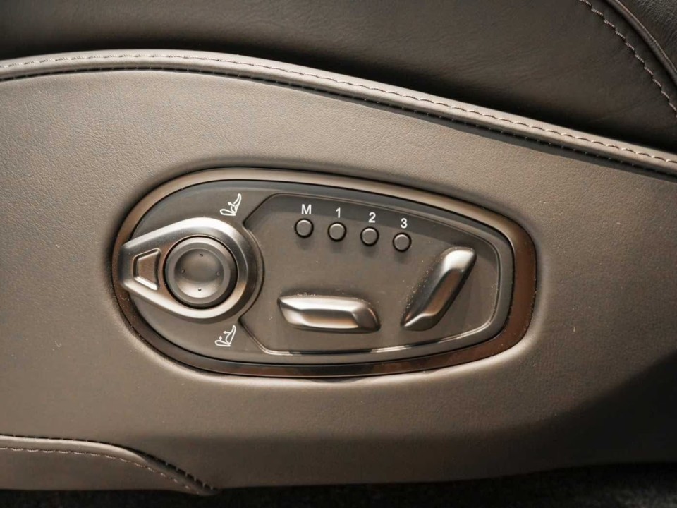 Aston Martin DBX - foto 25