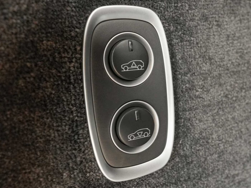 Aston Martin DBX - foto 26