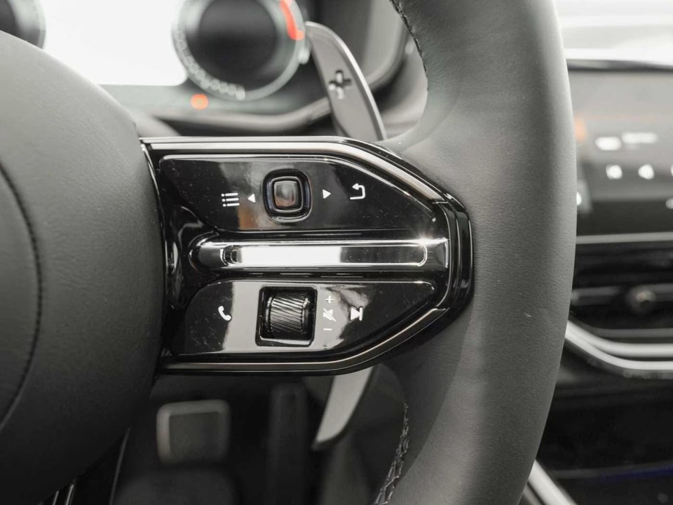 Aston Martin DBX - foto 10