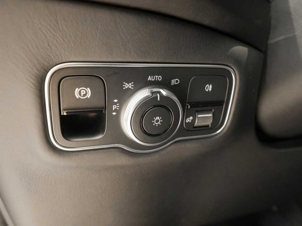 Aston Martin DBX - foto 22