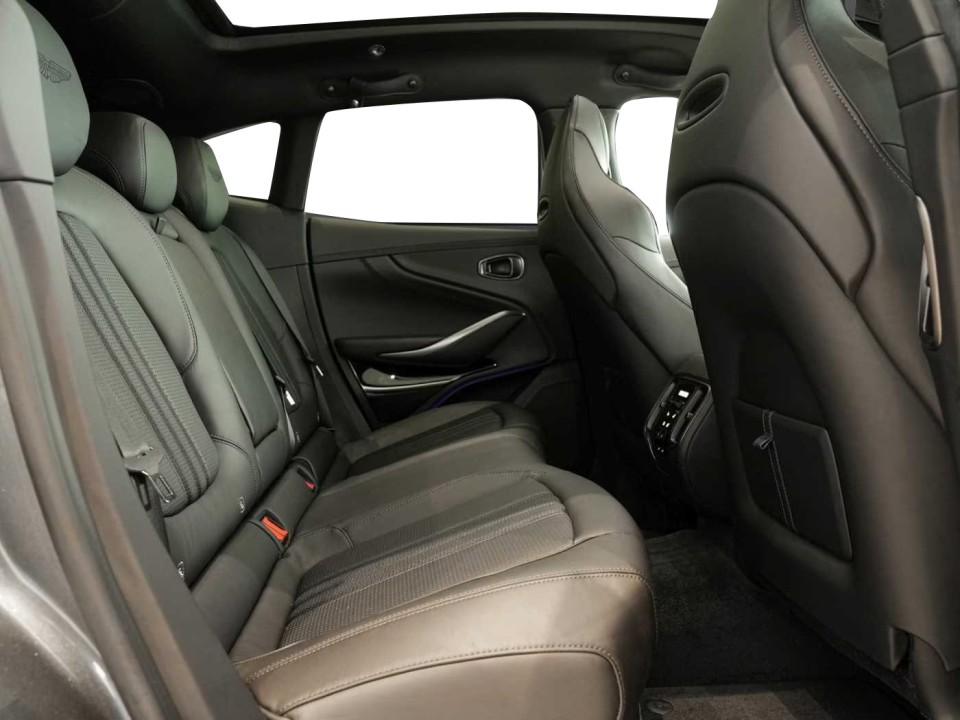 Aston Martin DBX - foto 13