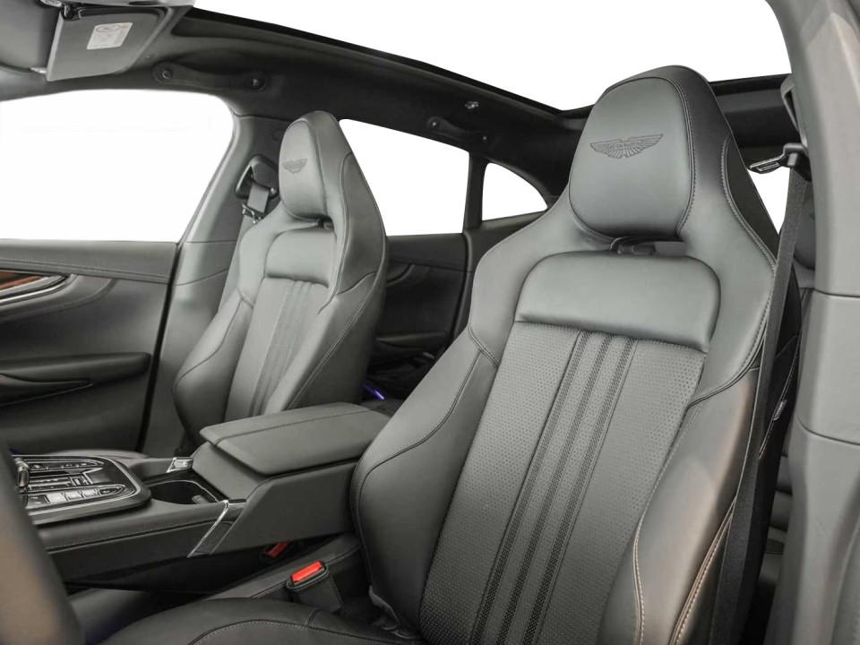 Aston Martin DBX - foto 11