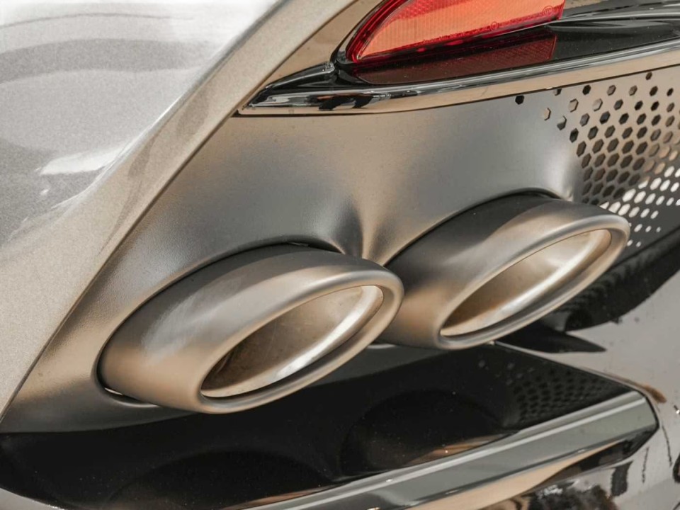 Aston Martin DBX - foto 30