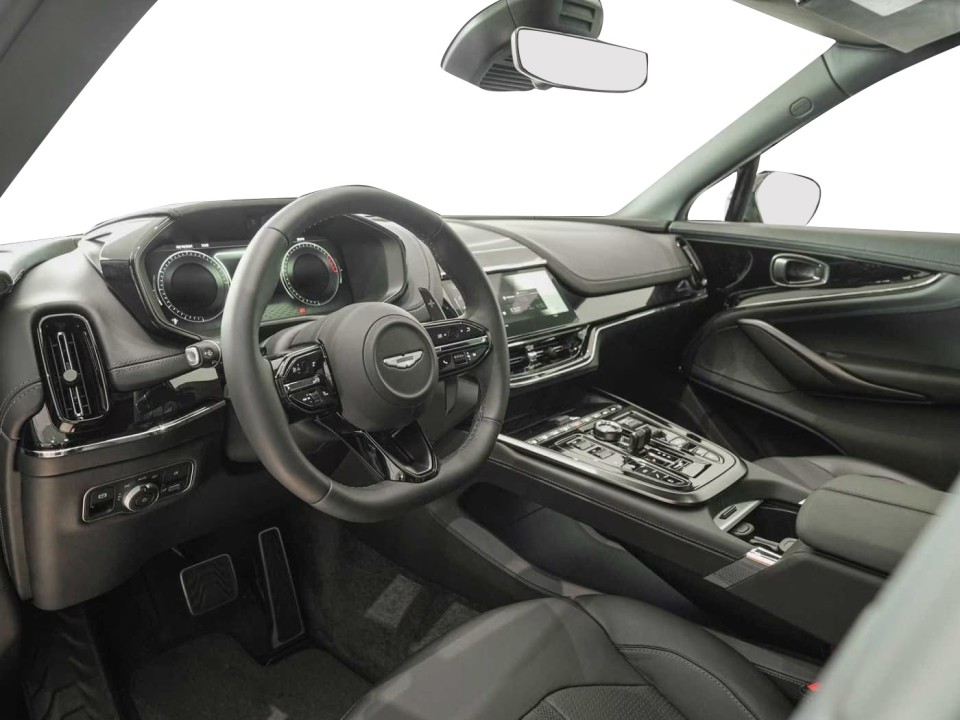 Aston Martin DBX (5)