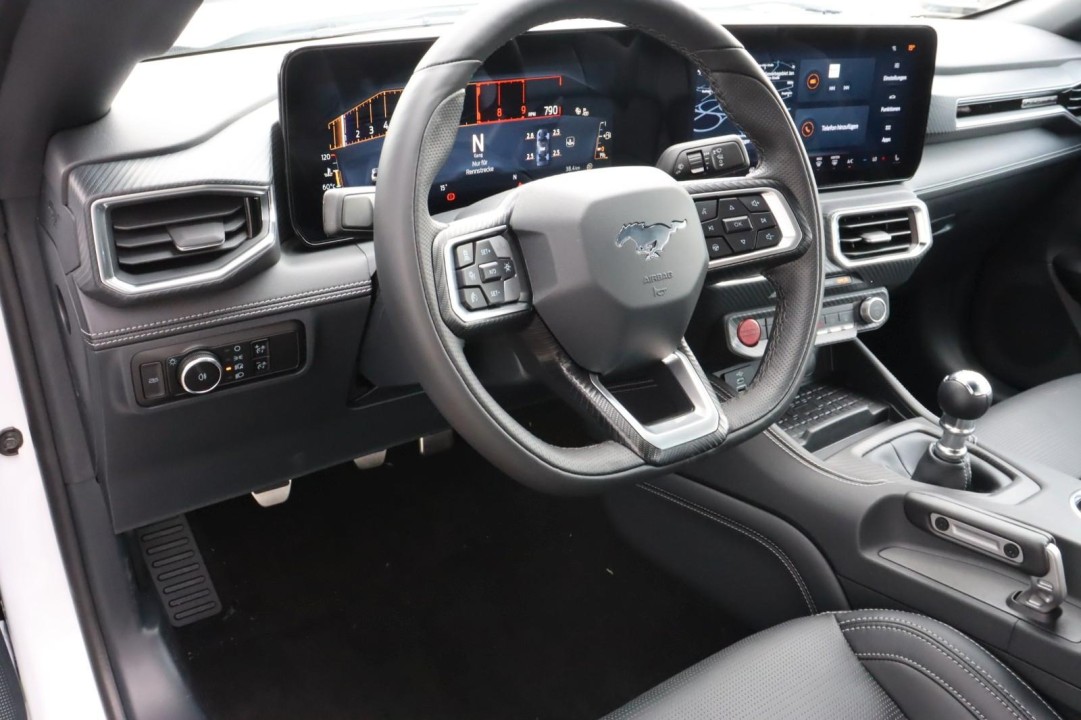 Ford Mustang GT - foto 9