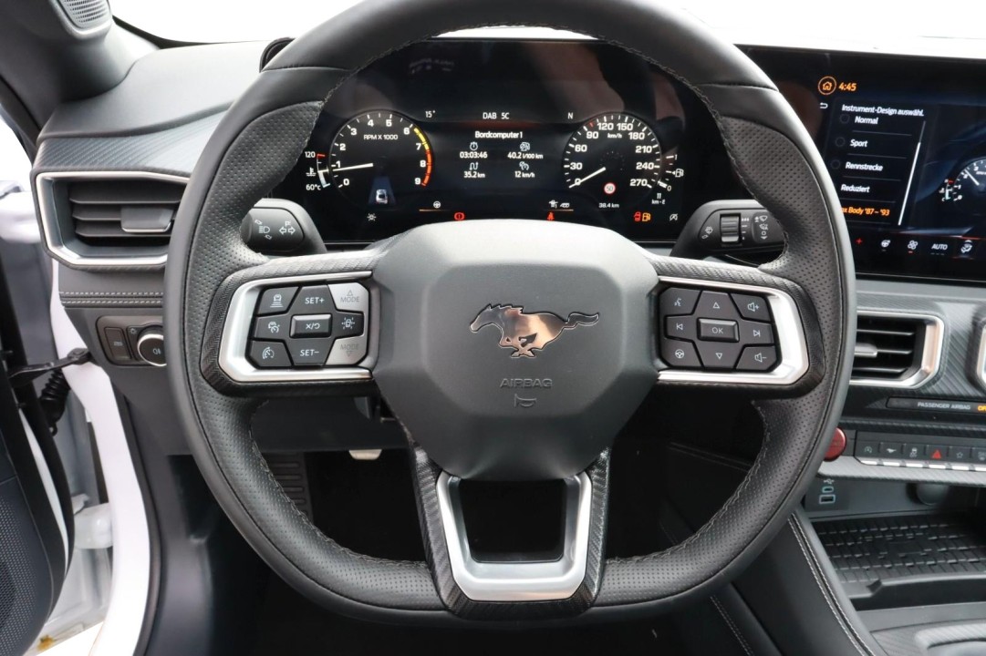 Ford Mustang GT - foto 12