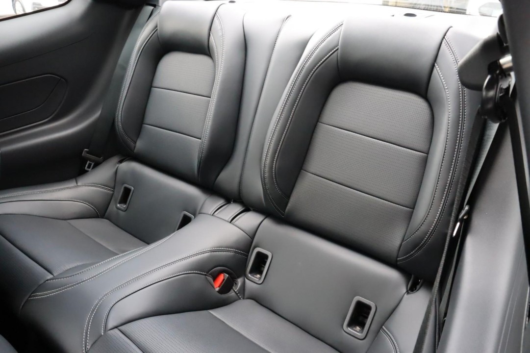 Ford Mustang GT - foto 11