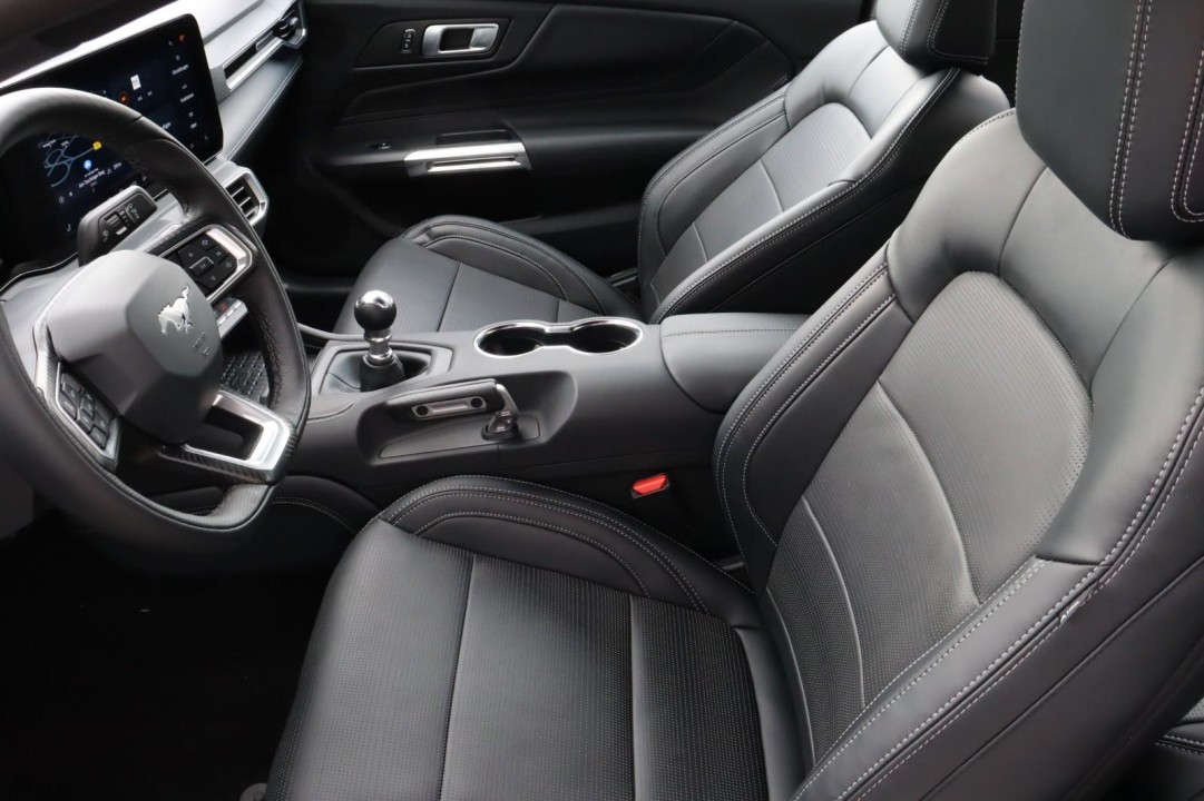 Ford Mustang GT - foto 10