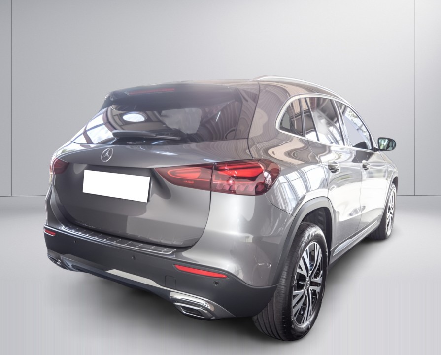 Mercedes-Benz GLA 220d 4MATIC (2)