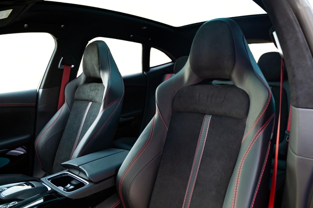 Aston Martin DBX - foto 8