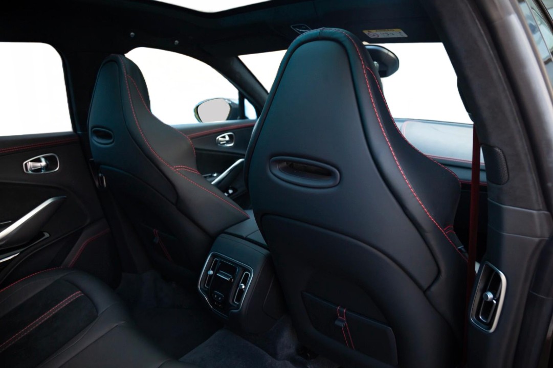 Aston Martin DBX - foto 9