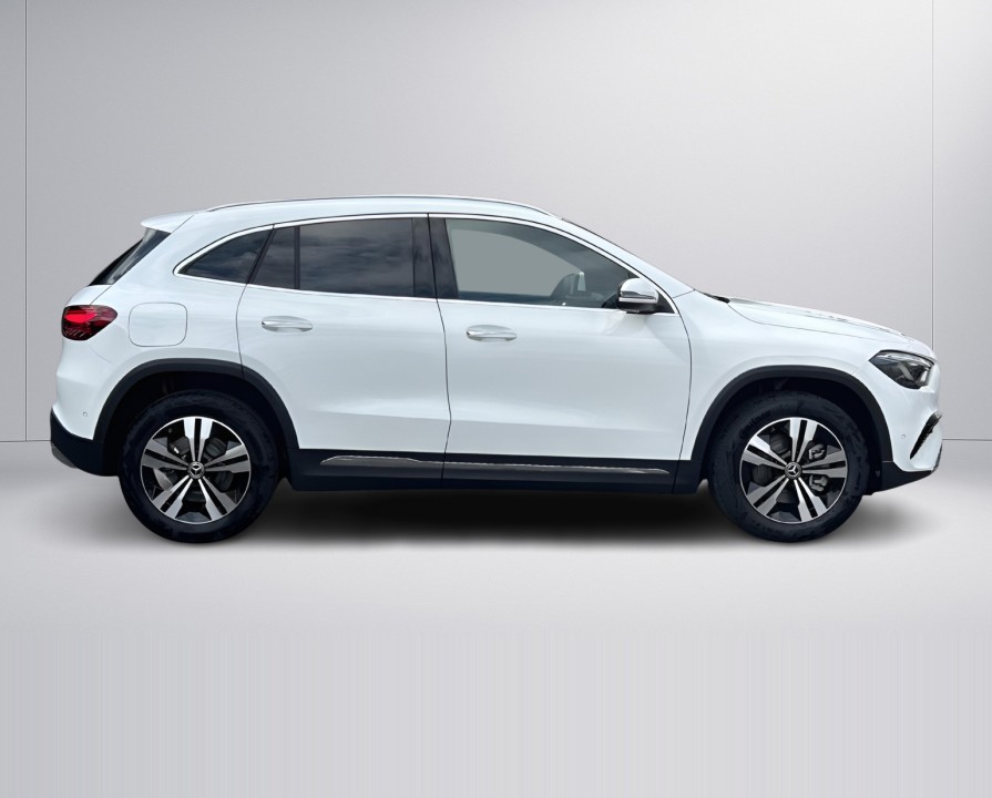 Mercedes-Benz GLA 250e (2)