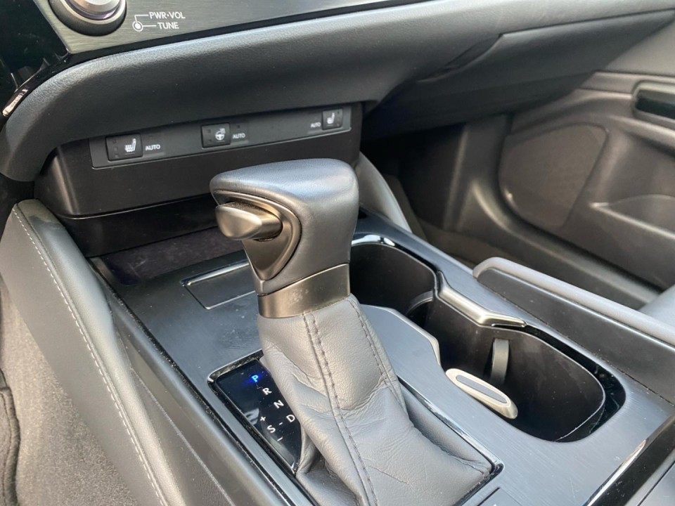 Lexus Seria ES 300h Executive - foto 16