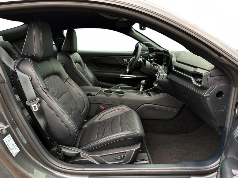Ford Mustang GT - foto 12