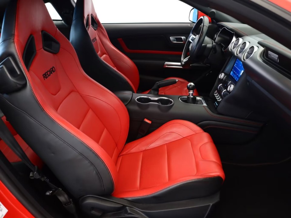 Ford Mustang - foto 8