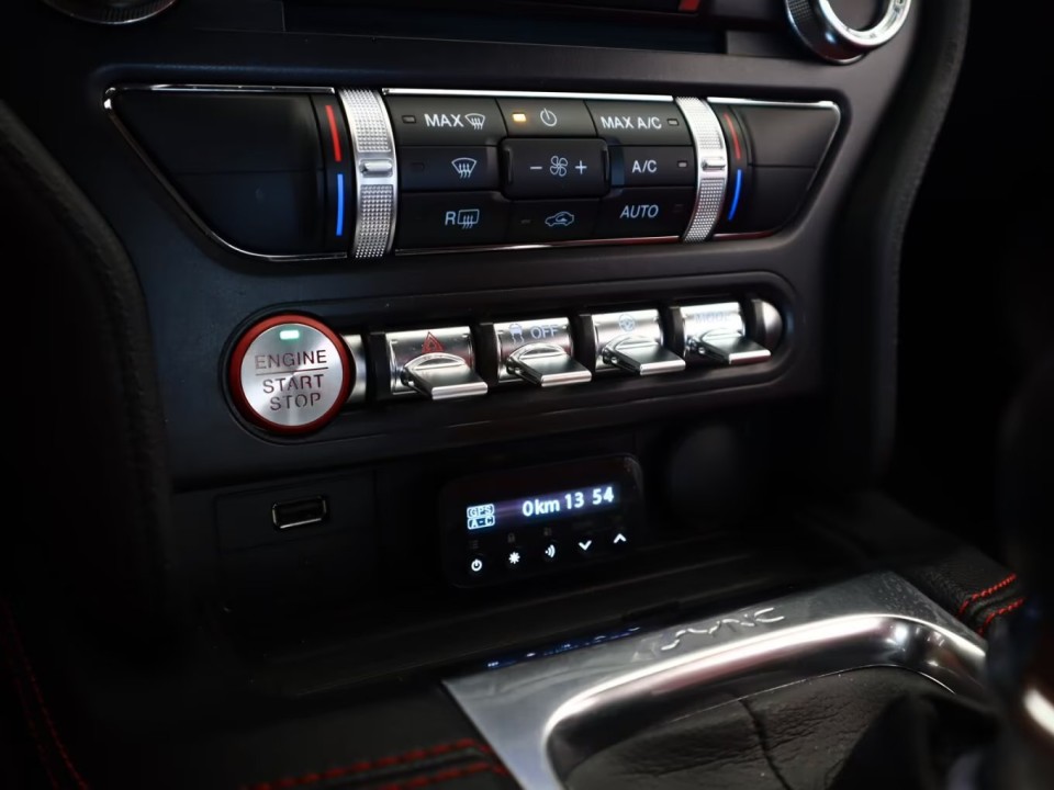 Ford Mustang - foto 11