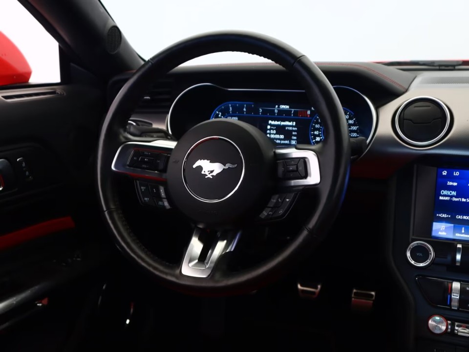 Ford Mustang - foto 7