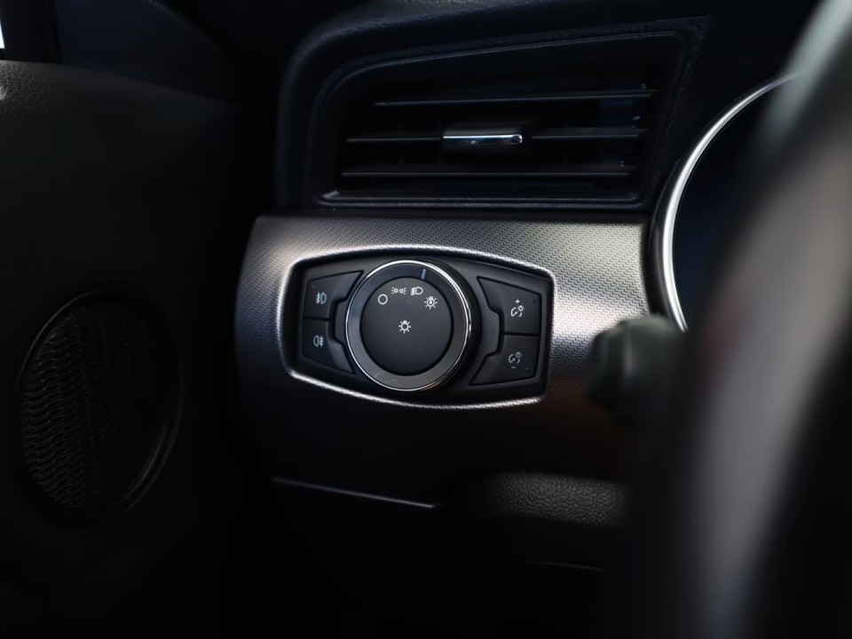 Ford Mustang - foto 9