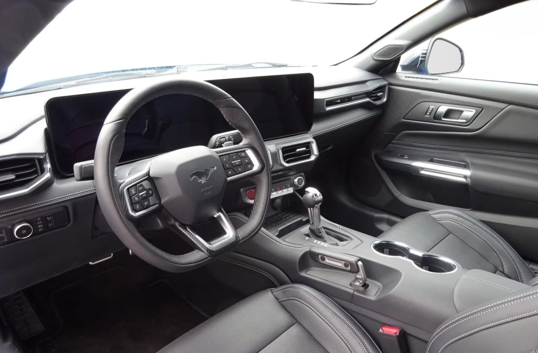 Ford Mustang GT - foto 9