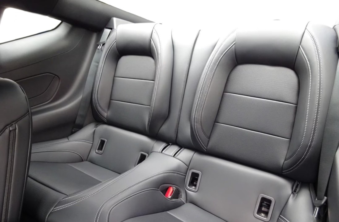 Ford Mustang GT - foto 11