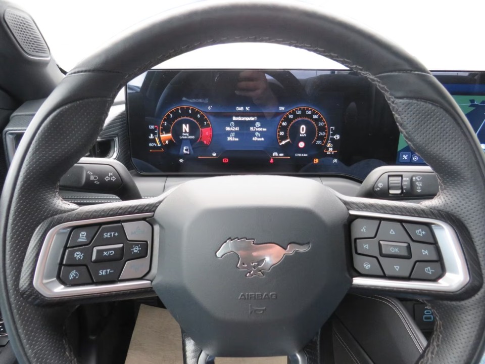 Ford Mustang GT - foto 8