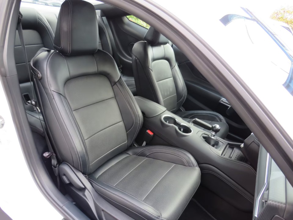 Ford Mustang GT - foto 12