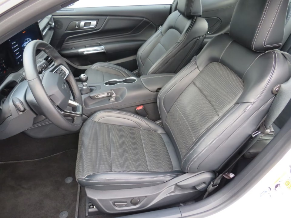 Ford Mustang GT - foto 11