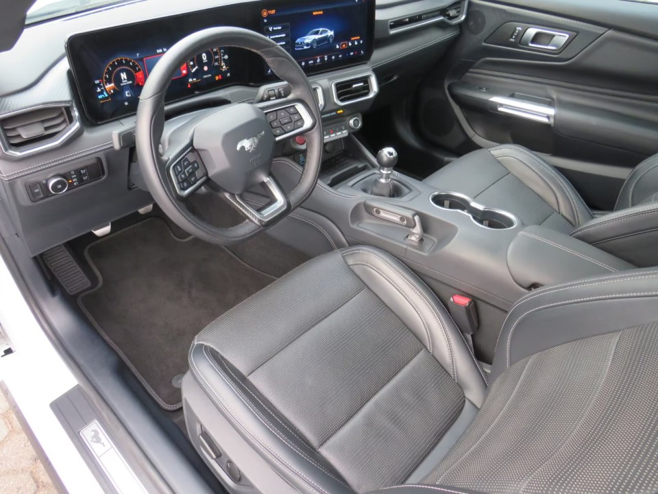 Ford Mustang GT - foto 10