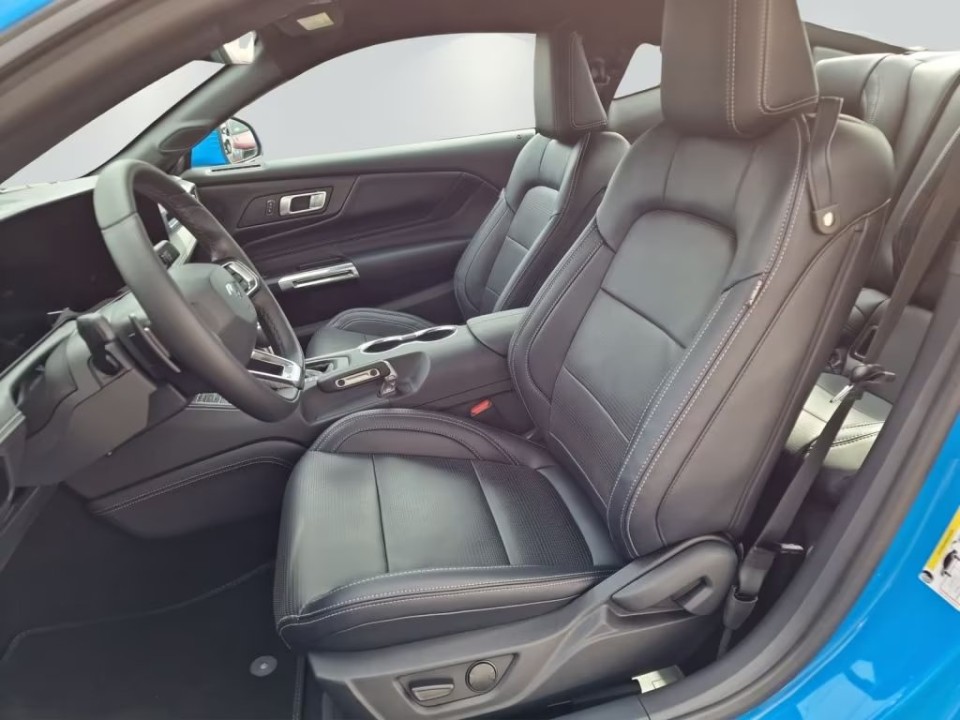 Ford Mustang GT - foto 8