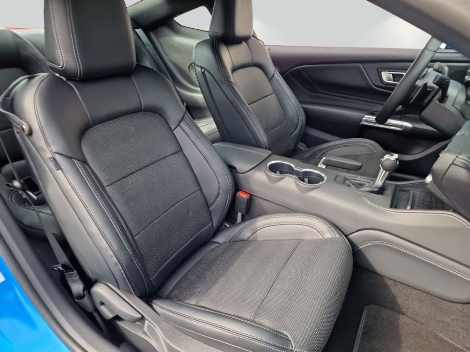 Ford Mustang GT - foto 9