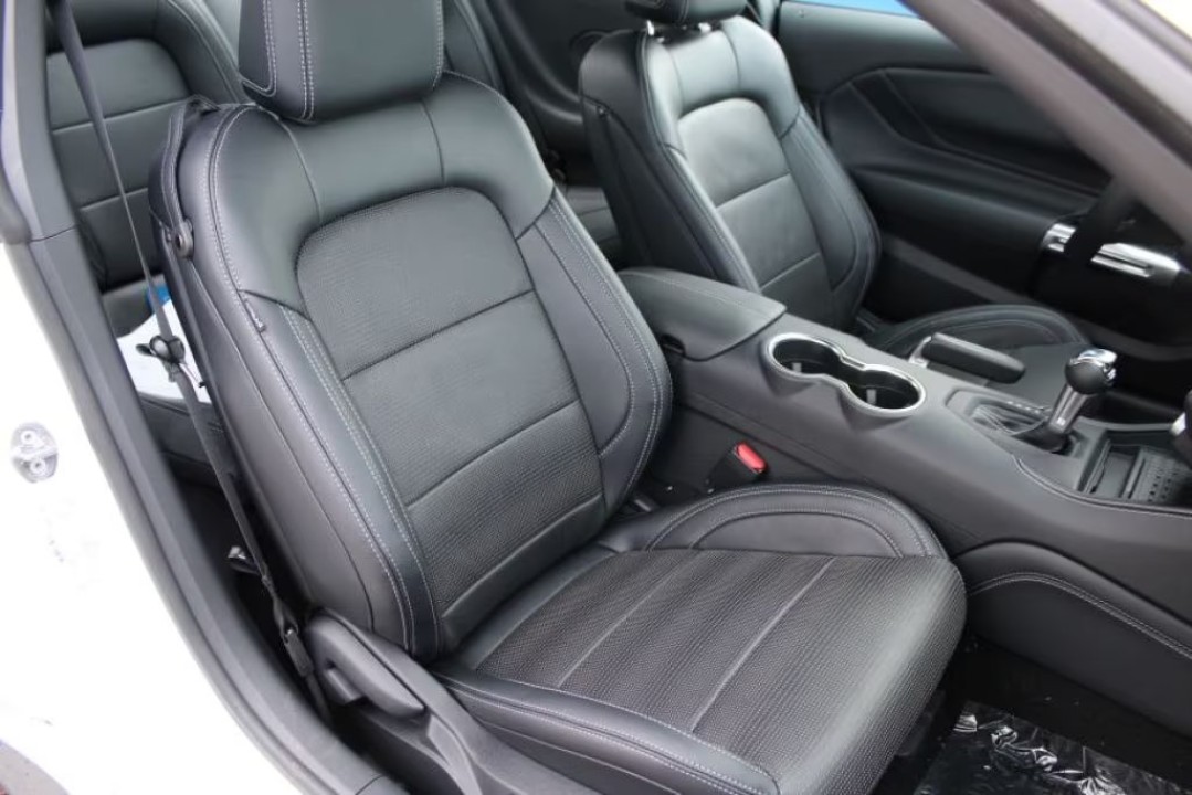 Ford Mustang GT - foto 8