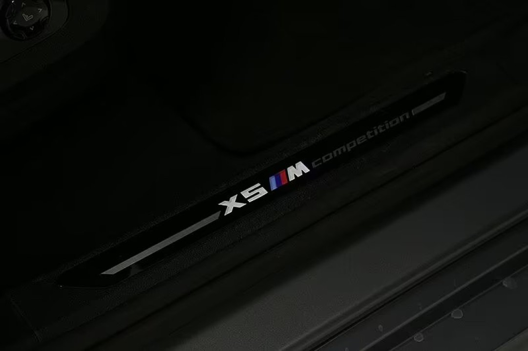 BMW X5 M Competition - foto 21