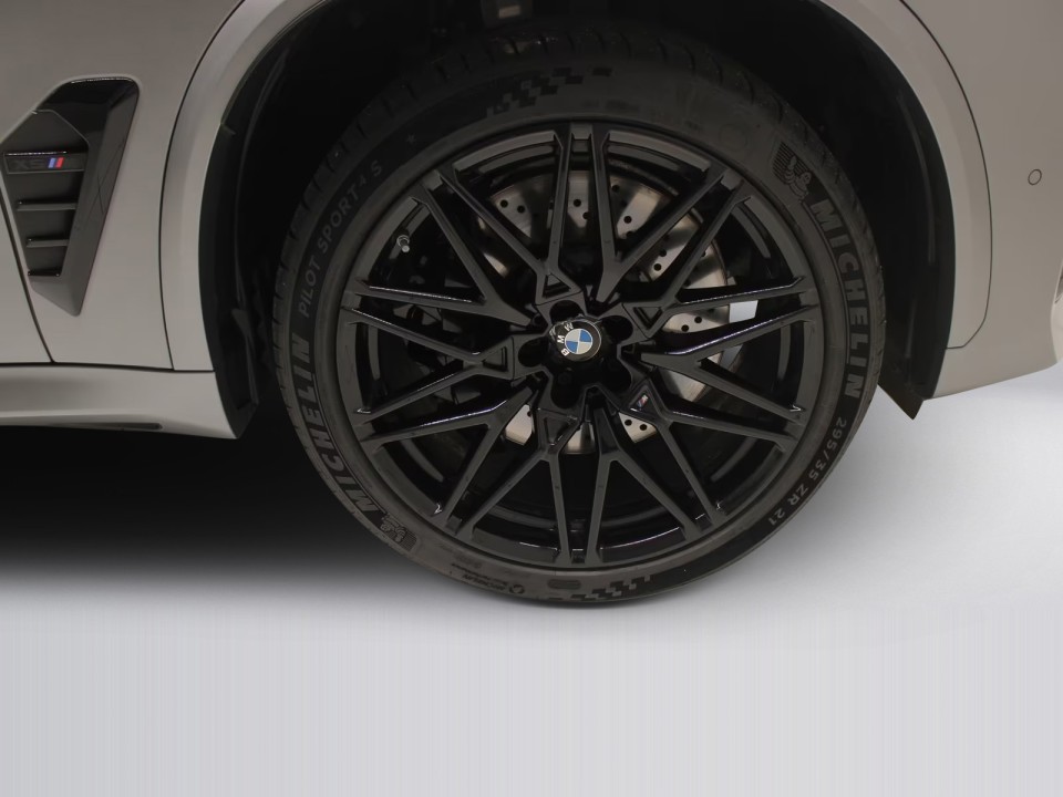 BMW X5 M Competition - foto 22