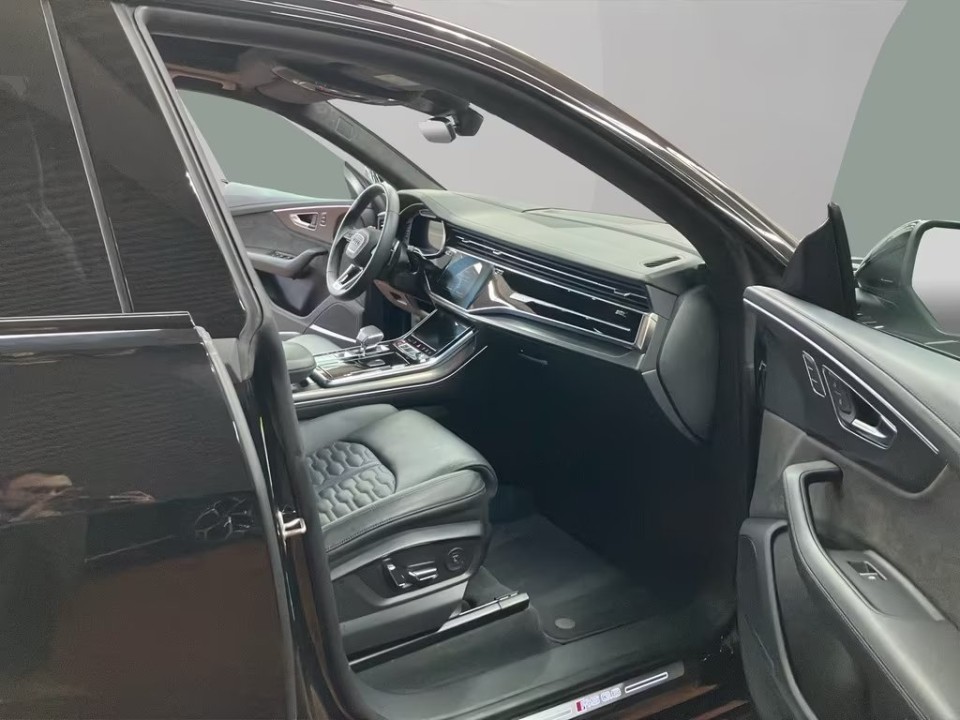 Audi RS Q8 - foto 11
