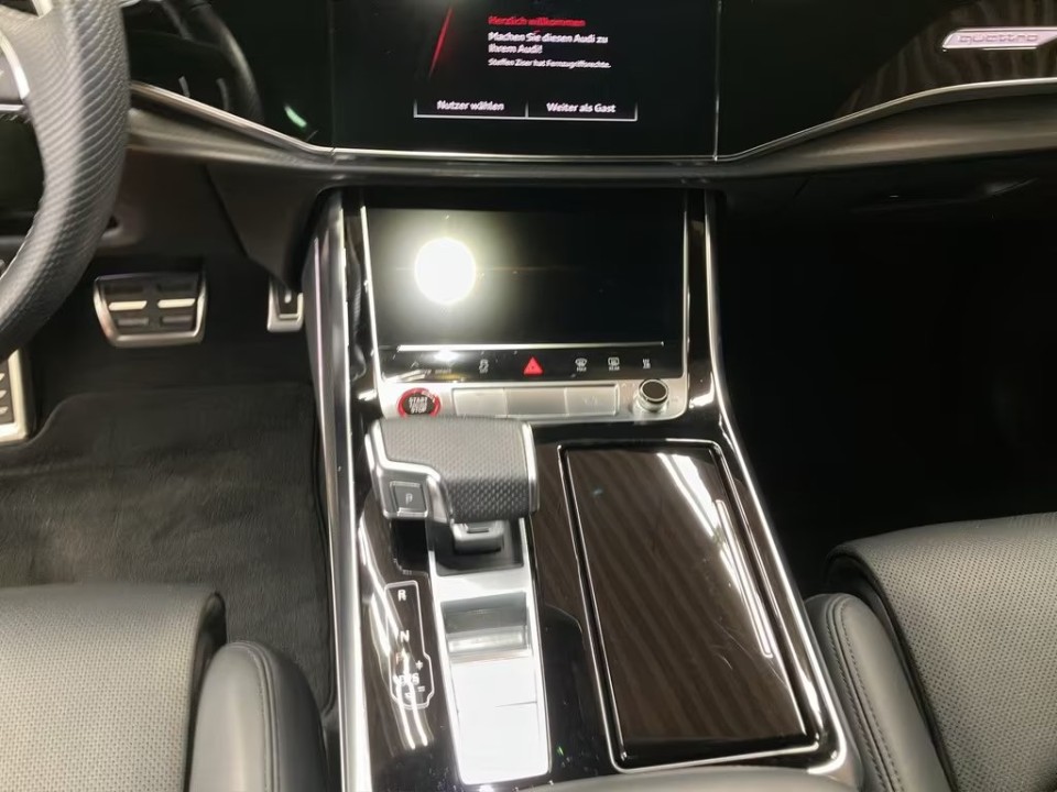 Audi RS Q8 - foto 12