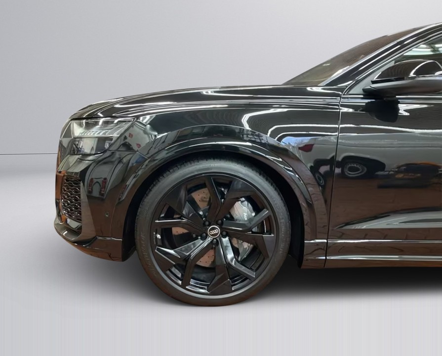 Audi RS Q8 - foto 17