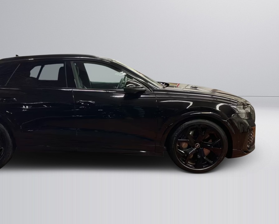 Audi RS Q8 - foto 18