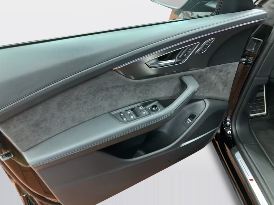 Audi RS Q8 - foto 15