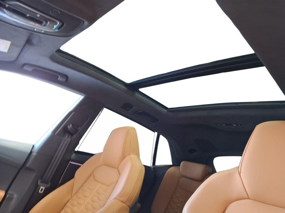 Audi RS Q8 - foto 15