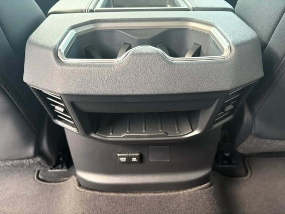 Toyota Tundra Limited Crew Max - foto 12