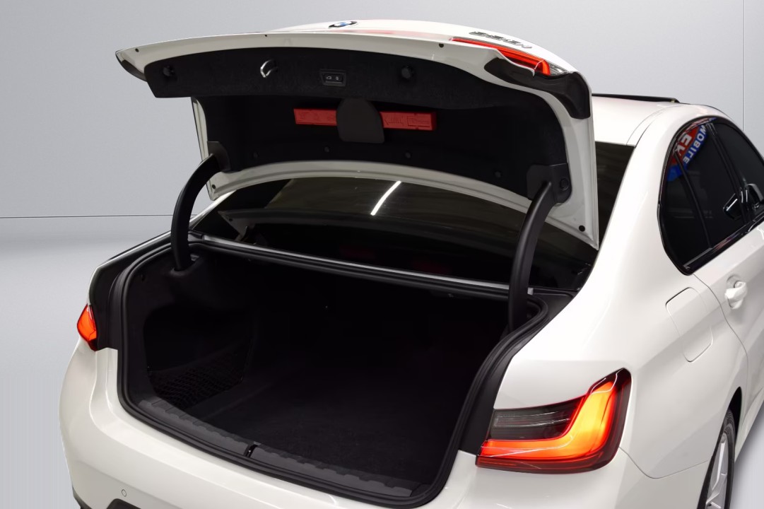 BMW Seria 3 320i xDrive M-Sport - foto 17